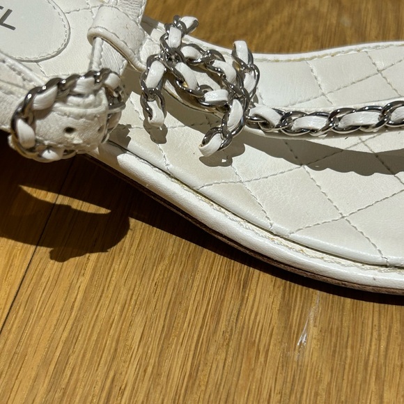 Chanel Lambskin Chain CC Logo Thong Sandals 38 White - Picture 9 of 14
